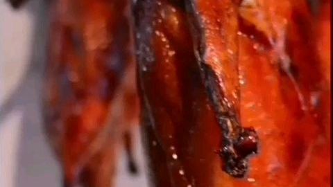 分享烧鹅特点是皮脆肉嫩众人喜欢